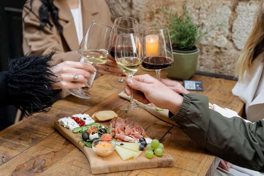 Dubrovnik Old Town: Night tour with History, Wine & Bites - What $82 buys you