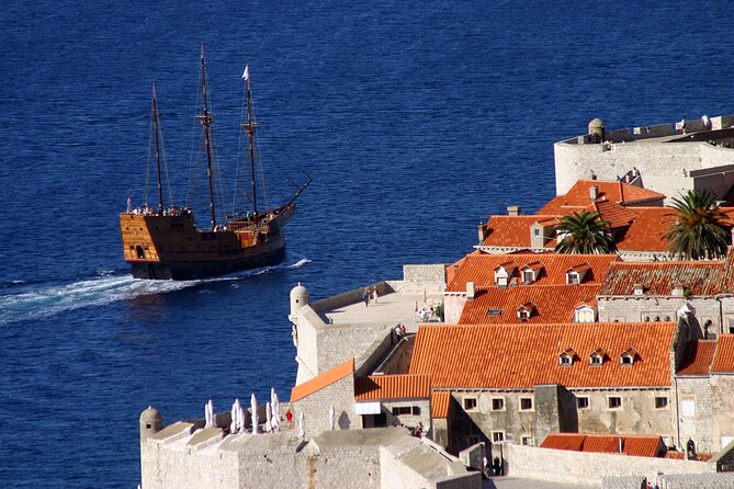 Dubrovnik Old Town Walking Tour and Cruise with Karaka - Entering the Old City with a guide