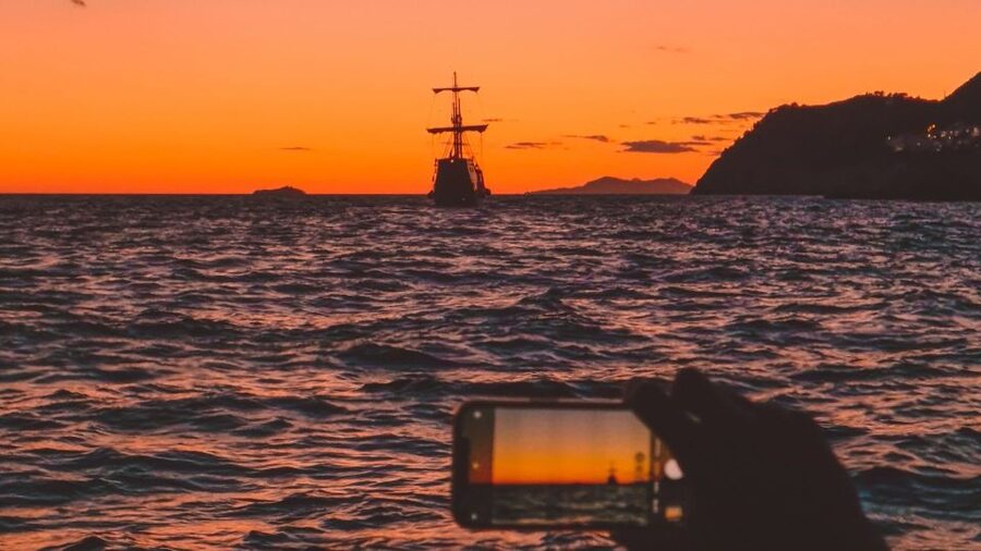 Dubrovnik: Private Boat Cruise at Sunset with Champagne - Leaving from the Old Town Port