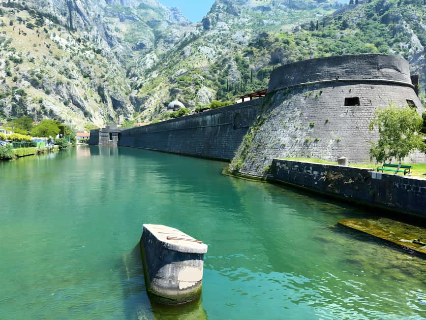 Dubrovnik: Private Tour to Montenegro, Kotor, and Perast - Perast, the quiet first stop
