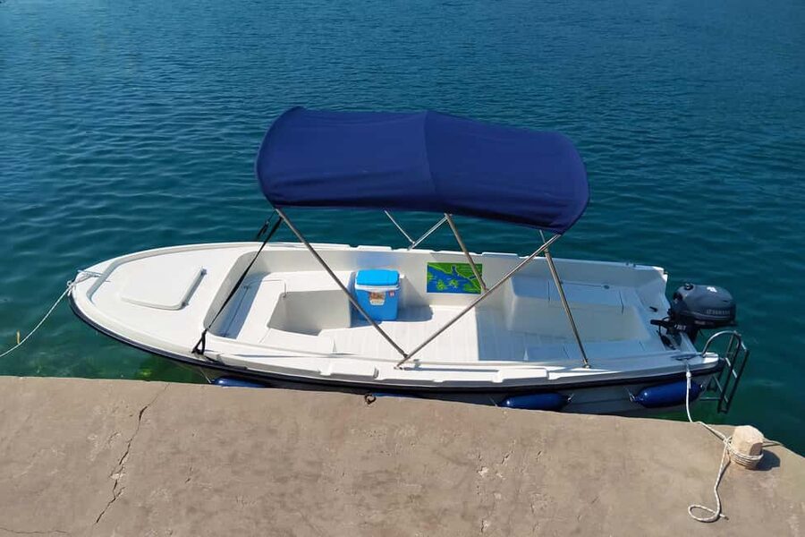 Dubrovnik: Rent a fun and easy to use boat without license - Blue caves, green caves, and clear-water stops