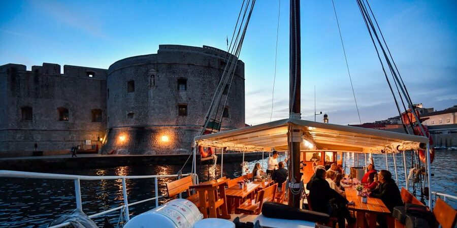 Dubrovnik: Sunset Dinner Cruise around the Old Town - Practical advice for a smoother evening