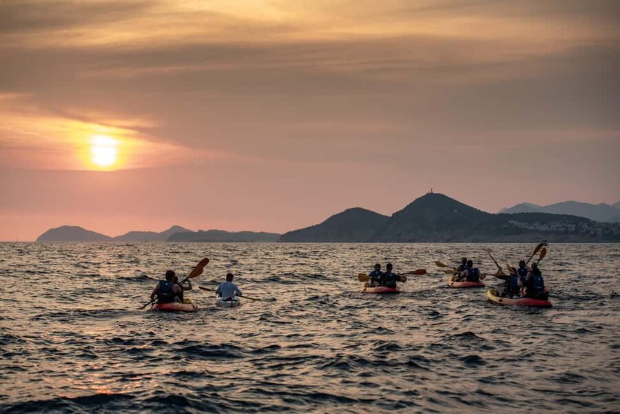Dubrovnik: Sunset Kayaking and Snorkeling Tour - Who should book this sunset paddle