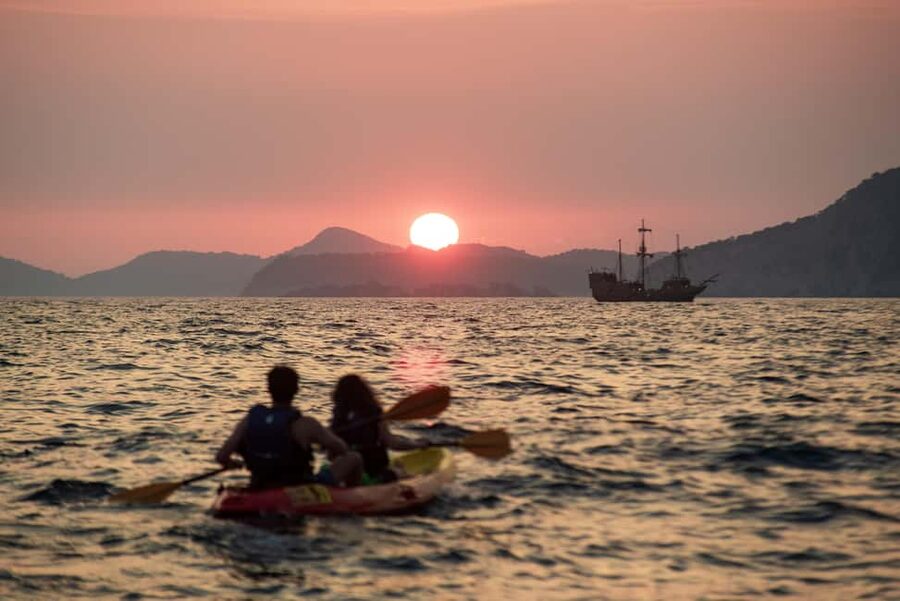 Dubrovnik: Sunset Kayaking and Snorkeling Tour - Why Dubrovnik looks better from a kayak