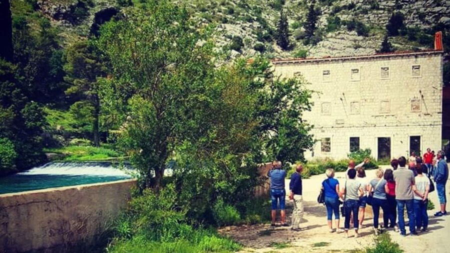 Dubrovnik: Sunset Panorama Tour with Glass of Wine - Why this two-hour sunset tour works