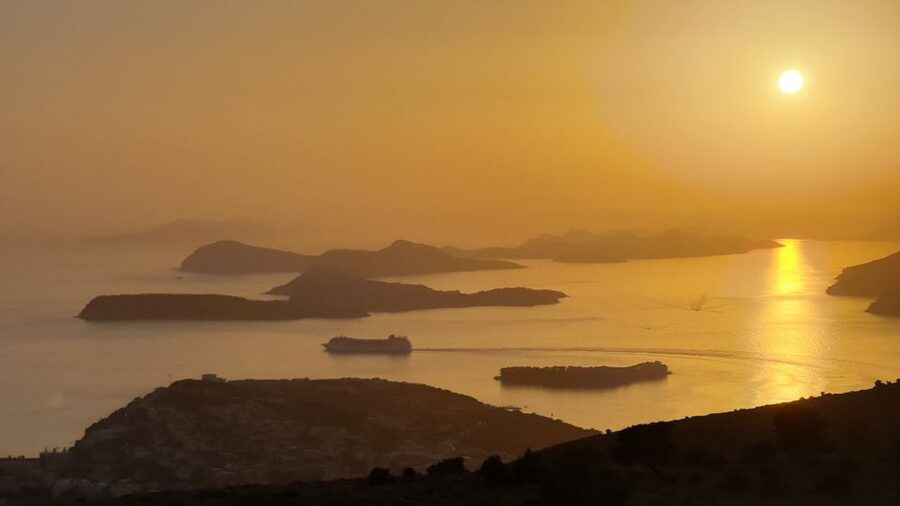 Dubrovnik: Sunset Panorama Tour with Glass of Wine - Fort Imperial at the golden hour