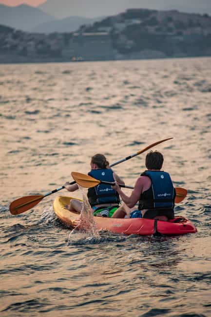 Dubrovnik: Sunset Sea Kayaking Tour - Meeting at Pile Bay and getting on the water