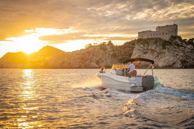 Dubrovnik Sunset Tour By Boat With Local - Reading the city walls from below