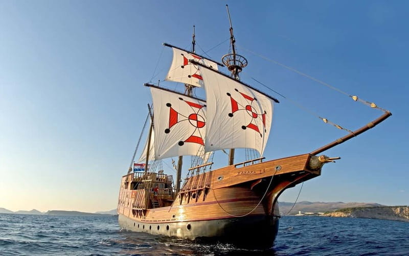 Dubrovnik walking tour and cruise on Karaka ship - Starting at Gruž port