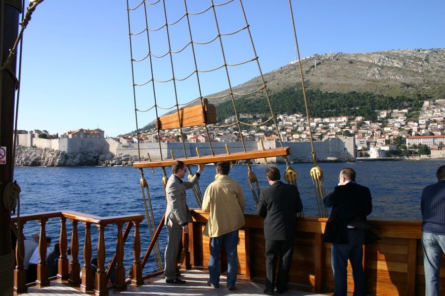 Dubrovnik walking tour and cruise on Karaka ship - Entering the Old Town for a one-hour walk