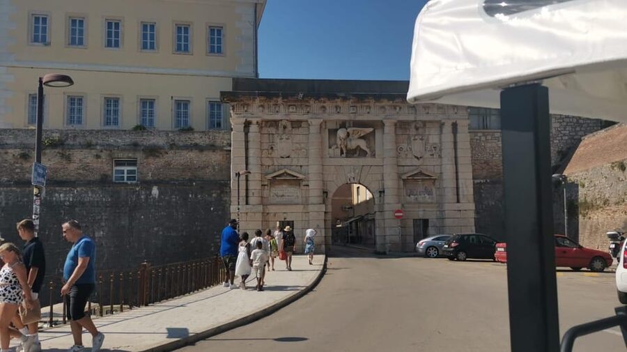 Eco tuk tuk Highlights of Zadar - Starting beside the Greeting to the Sun