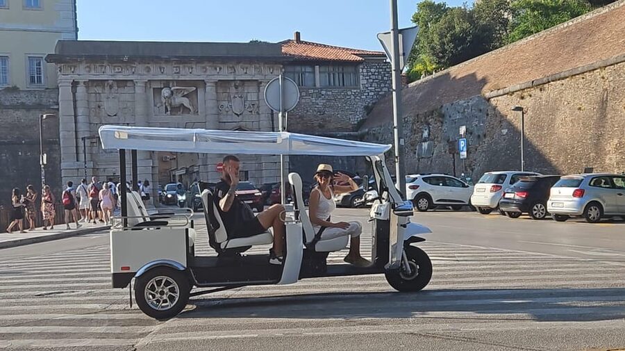 Eco tuk tuk Highlights of Zadar - Walking the walls at Bedemi zadarskih pobuna