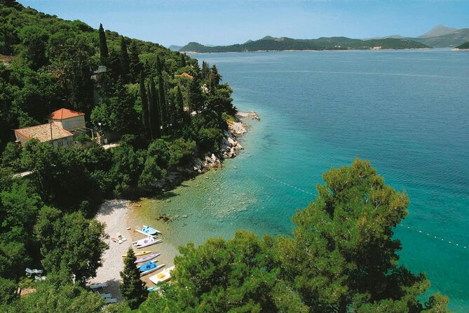 Elaphiti Islands by Catamaran with snacks and unlimited drinks from Dubrovnik - A friendly crew, with uneven guiding