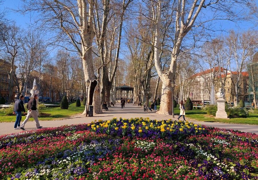 Exclusive old Zagreb walking tour - St Mark’s Square and the political center