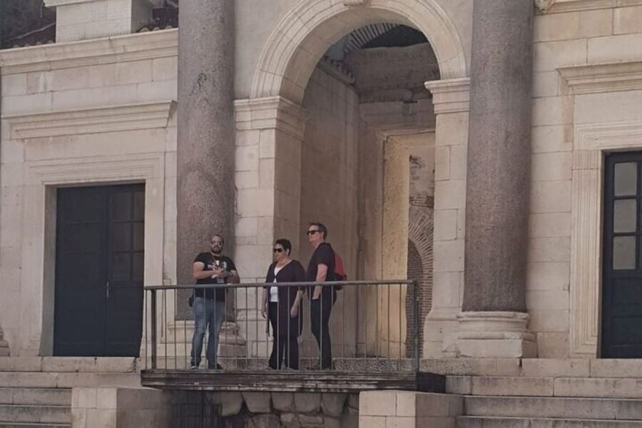Experience Split History Walking Tour With Local Historian - The Vestibule and the palace’s central cellars