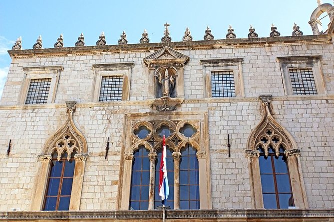 Explore Dubrovnik by Cable Car (ticket included) - The guides and the style of the walk