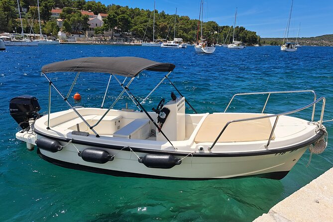 Explore the West coast of the island Brac by BETINA boat - Key points to know before you book