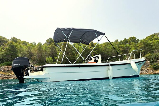 Explore the West coast of the island Brac by BETINA boat - Setting out from Milna