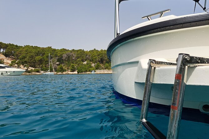 Explore the West coast of the island Brac by BETINA boat - Sutivan: a village stop with room for your own pace