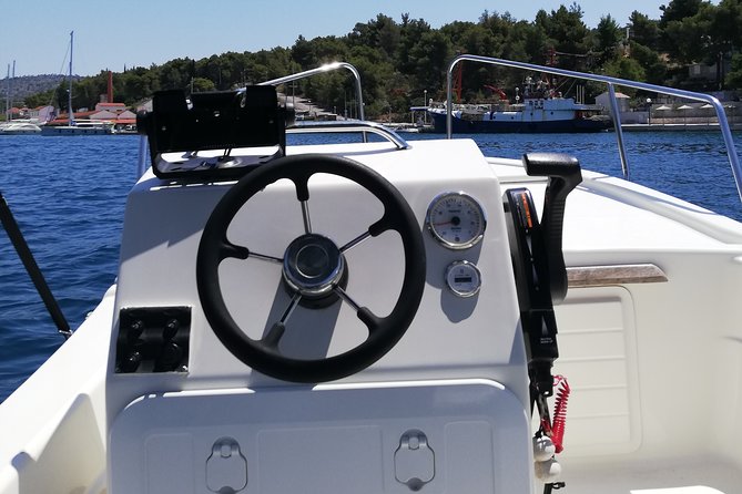 Explore the West coast of the island Brac by BETINA boat - Who will enjoy taking the controls