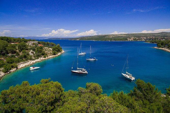 Explore west side of island Brač with Pasara boat - Traditional Dalmatian boat - Leaving Milna with the whole day ahead