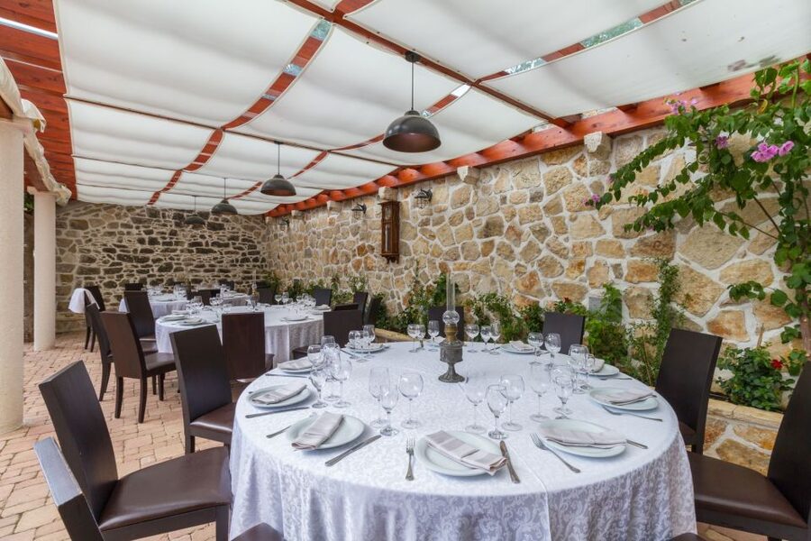 From Biograd: Wine and Olive Oil Tasting in Ražnjevića Dvori - Why the olive oil portion matters