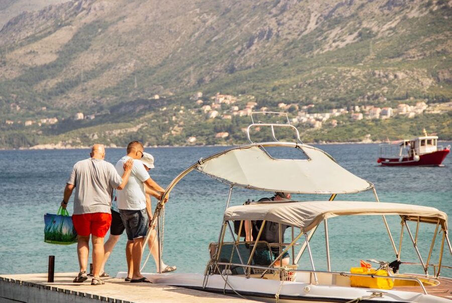 From Dubrovnik/Cavtat: Blue Cave, Sunj Beach Speed Boat Tour - The Three Green Caves offer three different swims