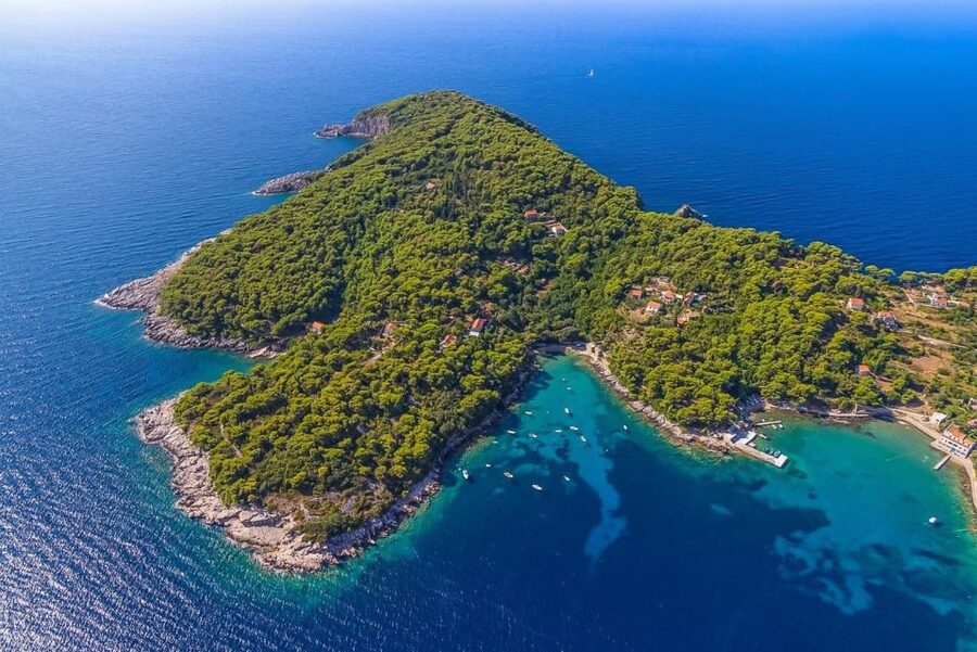 From Dubrovnik: Elaphite Islands Day Trip with Lunch - The crew, music, and general mood