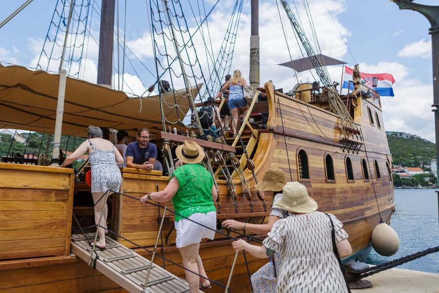From Dubrovnik: Elaphiti Islands Galleon Cruise with Lunch - Guides, History, and the Human Side of the Trip