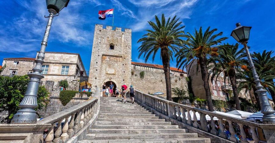 From Dubrovnik: Island of Korčula with wine tasting - Crossing Pelješac, Croatia’s wine peninsula