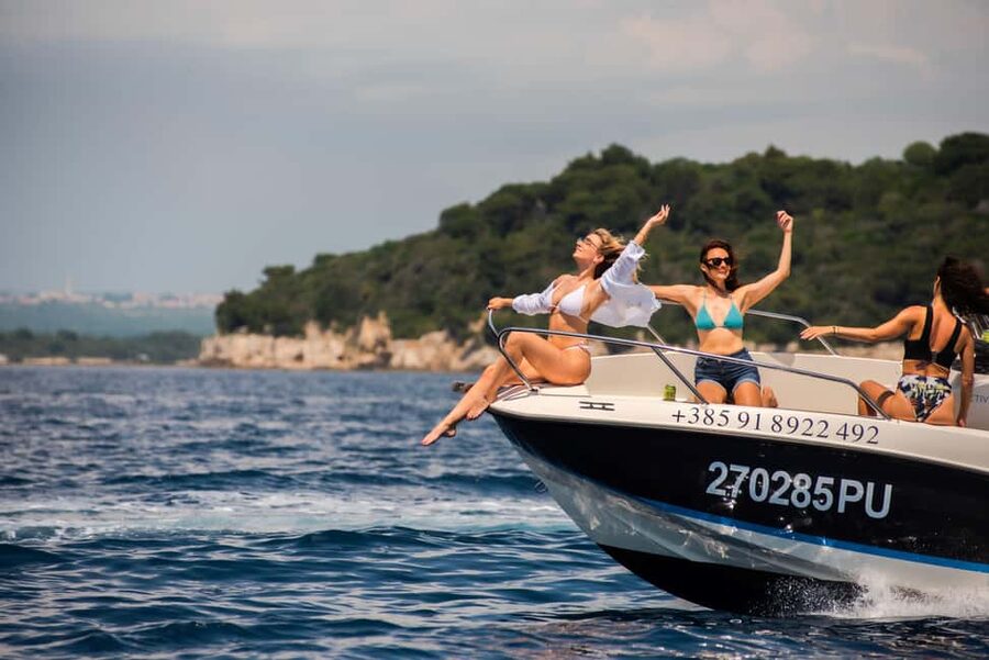 From Fazana: Dolphin watching and snorkeling in Blue Cave - What to bring and what not to expect