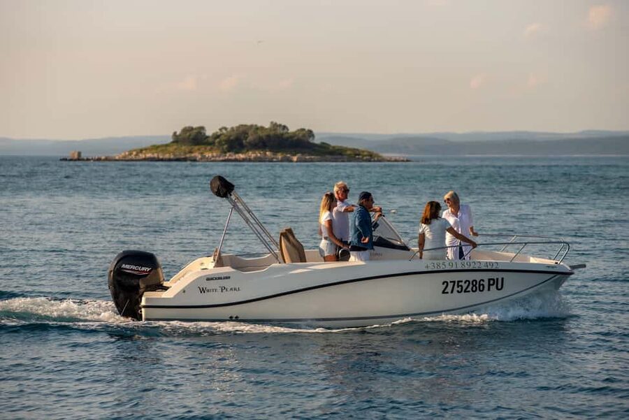 From Fazana: Dolphin watching and snorkeling in Blue Cave - Forty-five minutes near Brijuni National Park
