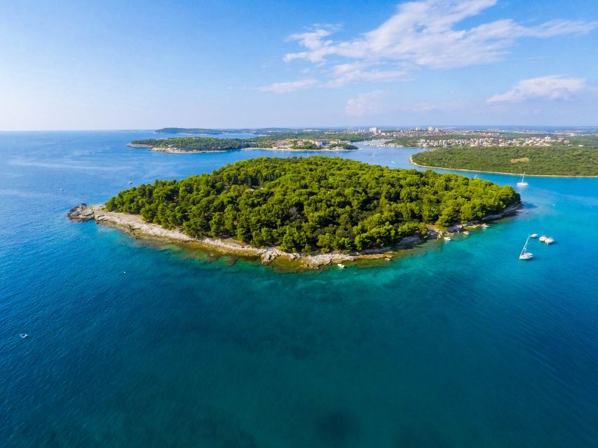 From Fazana: Dolphin watching and snorkeling in Blue Cave - What makes the guides part of the experience