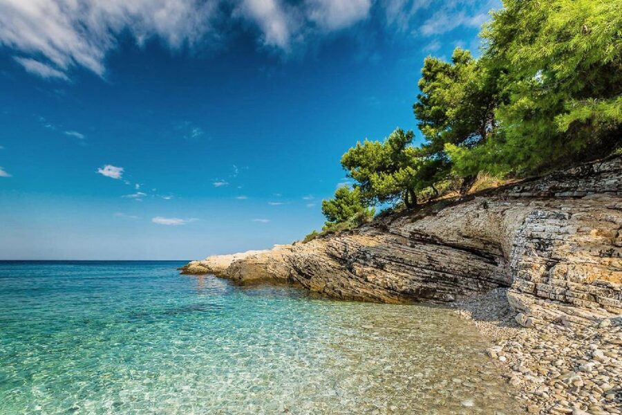 From Fazana: Sea caves, hidden island, cliffs and more... - Seagull Rocks and the protected cliffs