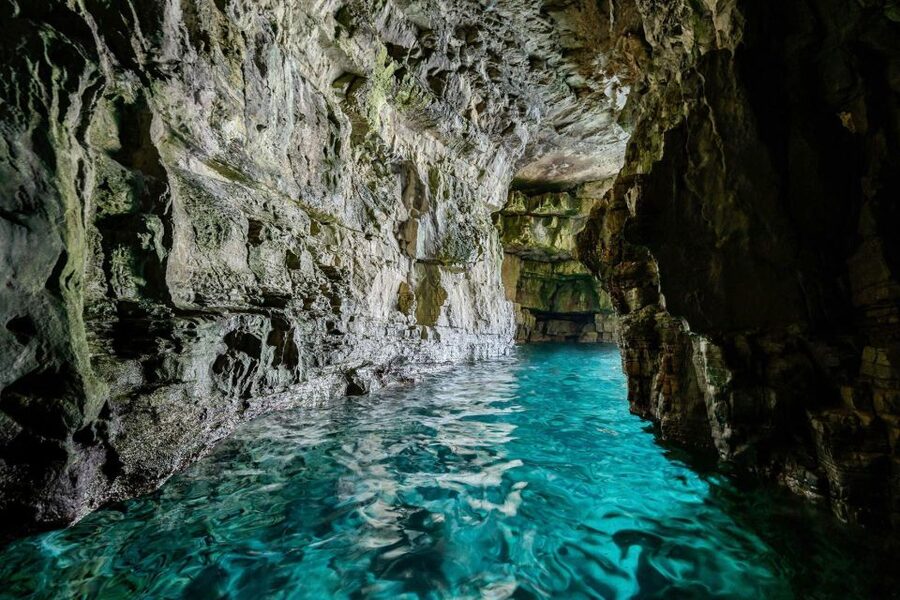 From Fazana: Sea caves, hidden island, cliffs and more... - What the skipper adds to the experience