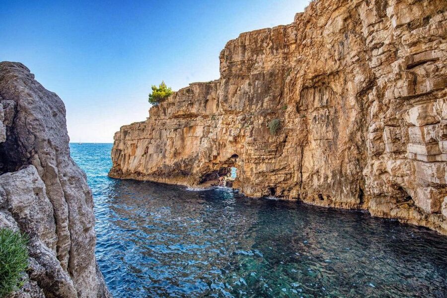 From Fazana: Sea caves, hidden island, cliffs and more... - Who should book this experience