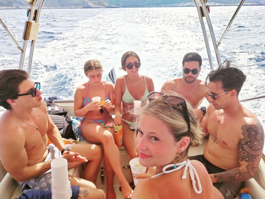 From Hvar: Blue Cave and 5 Islands Boat Tour - The Green Cave and its changing light