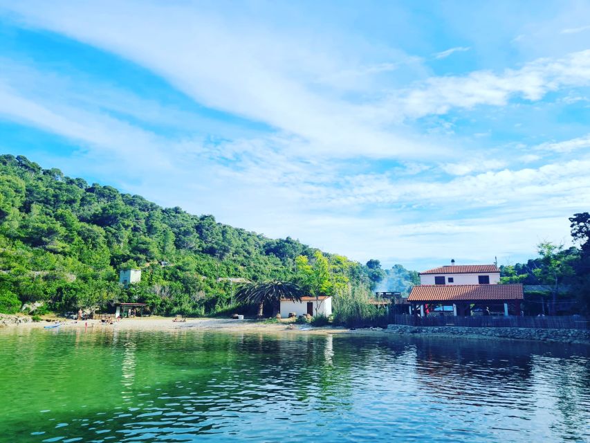 From Hvar: Blue Cave and 5 Islands Boat Tour - What the skipper adds to the day