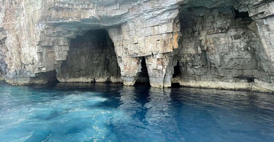From Hvar: Blue Cave, Green Cave & 5 Islands Speedboat Tour - Budikovac’s blue lagoon starts the swimming