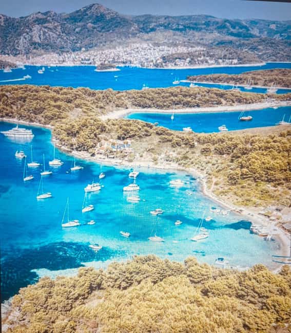 From Hvar: Private tour of Red Rocks & Pakleni Islands - Sveta Nedjelja connects the sea with Hvar wine