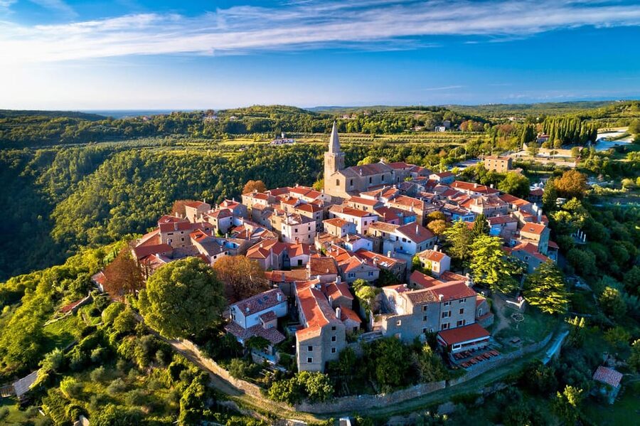 From Pula/Medulin: Istria Tour + Poreč, Motovun and Groznjan - Guides and the personal side of the tour