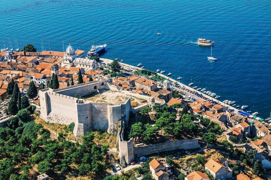 From Sinj: 1.5-Hour Private Flight over Kornati & Šibenik - The return over Kaštela Bay and Sinj