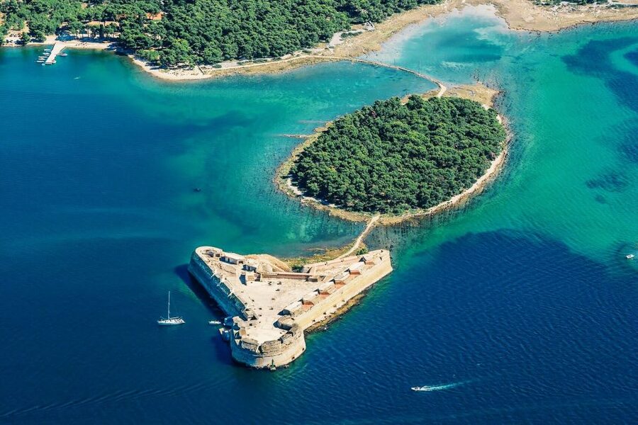 From Sinj: 1.5-Hour Private Flight over Kornati & Šibenik - Who should book this experience