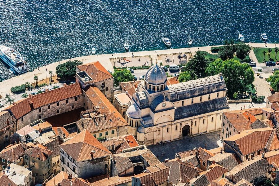 From Sinj: 1.5-Hour Private Flight over Kornati & Šibenik - Trogir and the wide sweep of Kaštela Bay