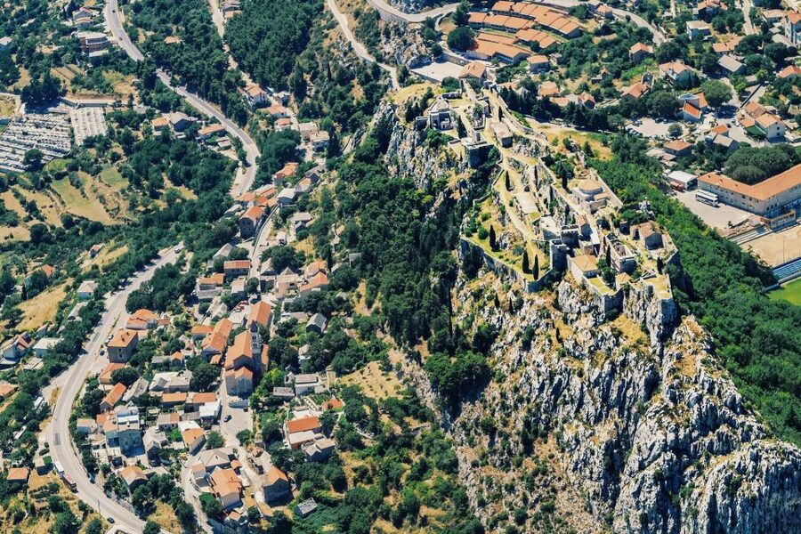 From Sinj: Panoramic Flight over Split - Klis Fortress Sets Up the Big Reveal