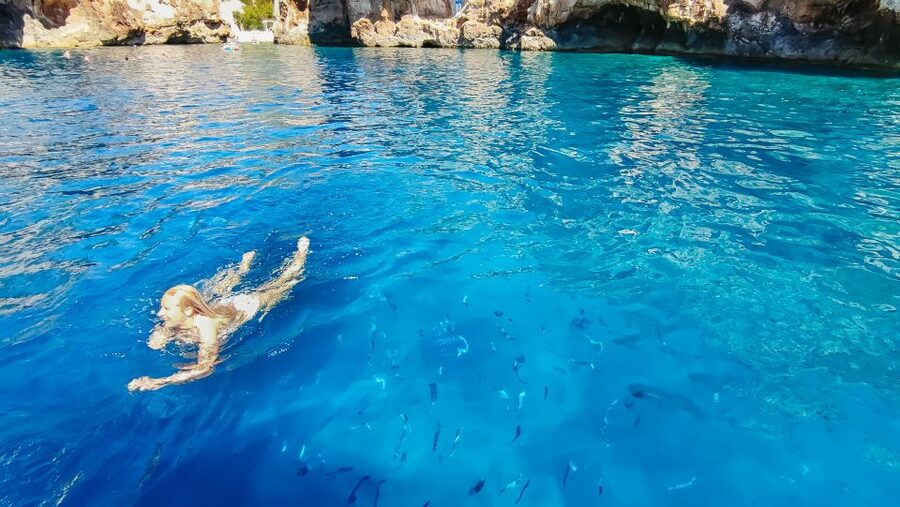 From Split: Blue Cave & 5 Islands with Vis & Hvar Boat Tour - The long run to Biševo and the Blue Cave