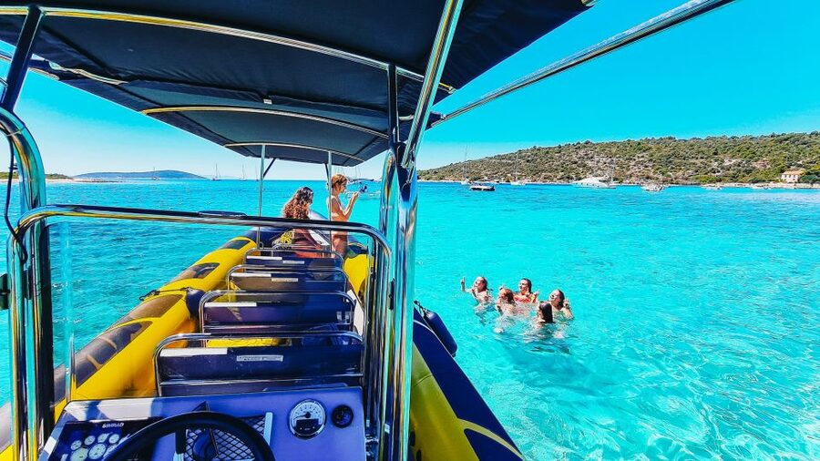 From Split: Blue Cave & 5 Islands with Vis & Hvar Boat Tour - A quick look at the Pakleni Islands