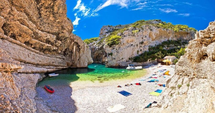 From Split: Blue Cave and 5 islands-Day Tour - The Pakleni Islands from the water
