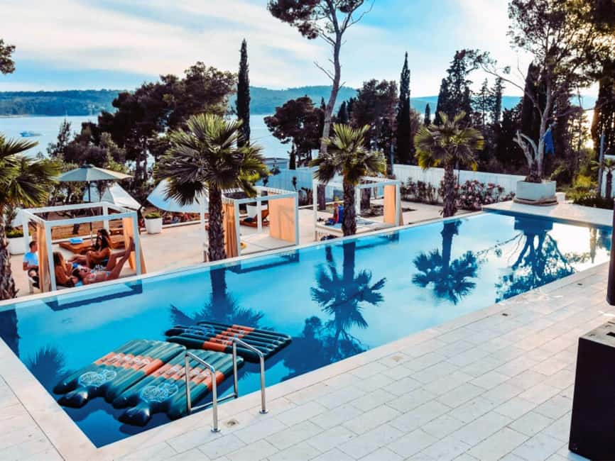 From Split: Brač Island Beach Bar and Pool Party - What the music and entertainment are like