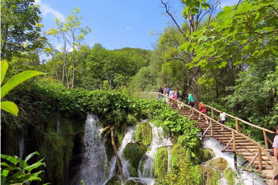From Split: Plitvice Lakes Fully-Guided Day Tour - Who should book this Plitvice tour?